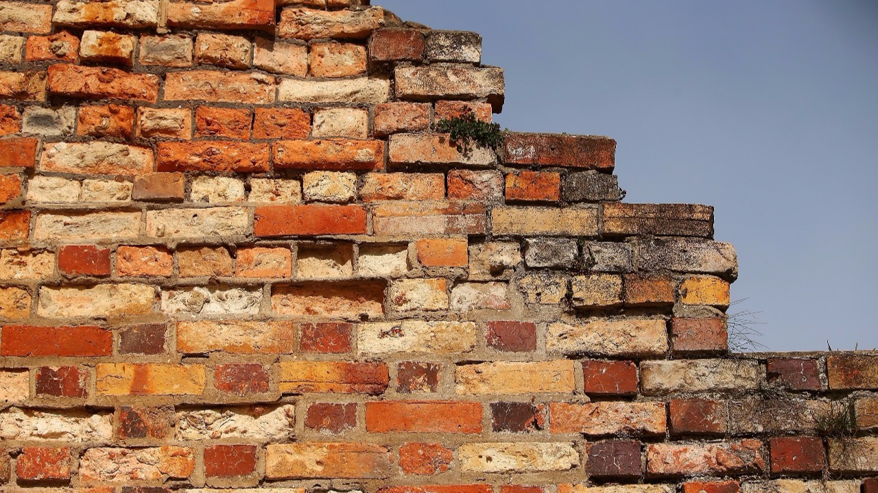 This Is The Brick Wall Illusion That Is Driving The Internet Crazy 